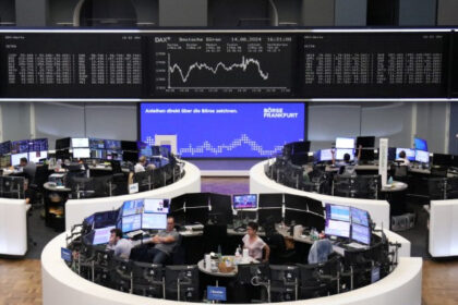 European shares tick up on Fed cut bets