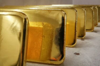 Gold weakens, but rate cut bets, safe haven demand keep prices above $2,500