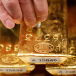 Gold prices fall ahead of key labor market data