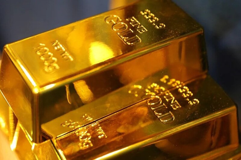 Gold prices hit record high amid election jitters, rate uncertainty