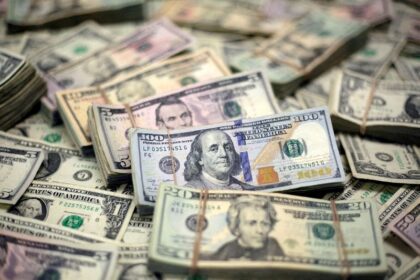 US dollar continues uptrend as Fed policy provides lift