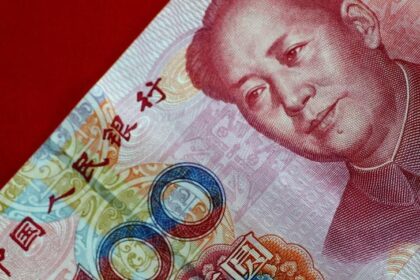 Asia FX weak, Chinese yuan hits 4-mth low on Trump tariff threats