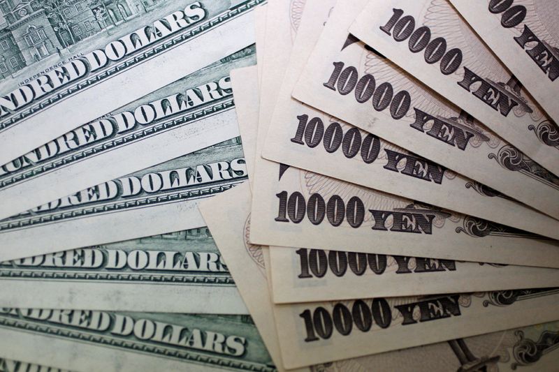 Dollar falls against yen, US data leaves rate cut hopes intact