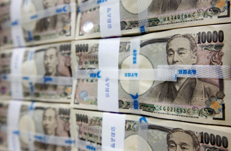 Asian FX steady after Trump's tariff pledge; dollar muted before key US data